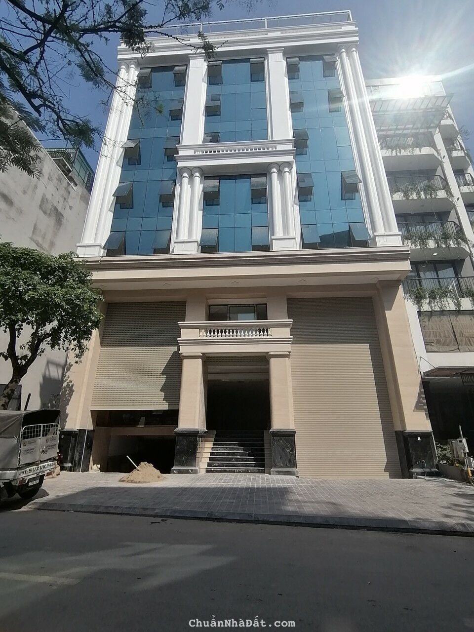 Cho Thuê tòa nhà Văn Phòng VIP mặt phố Dịch Vọng Hậu Dt 550m2 Mt 16m. Giá 50.000usd/th Cho Thuê tòa nhà Văn Phòng VIP mặt phố Dịch Vọng Hậu Dt 550m2 Mt 16m. Giá 50.000usd/th