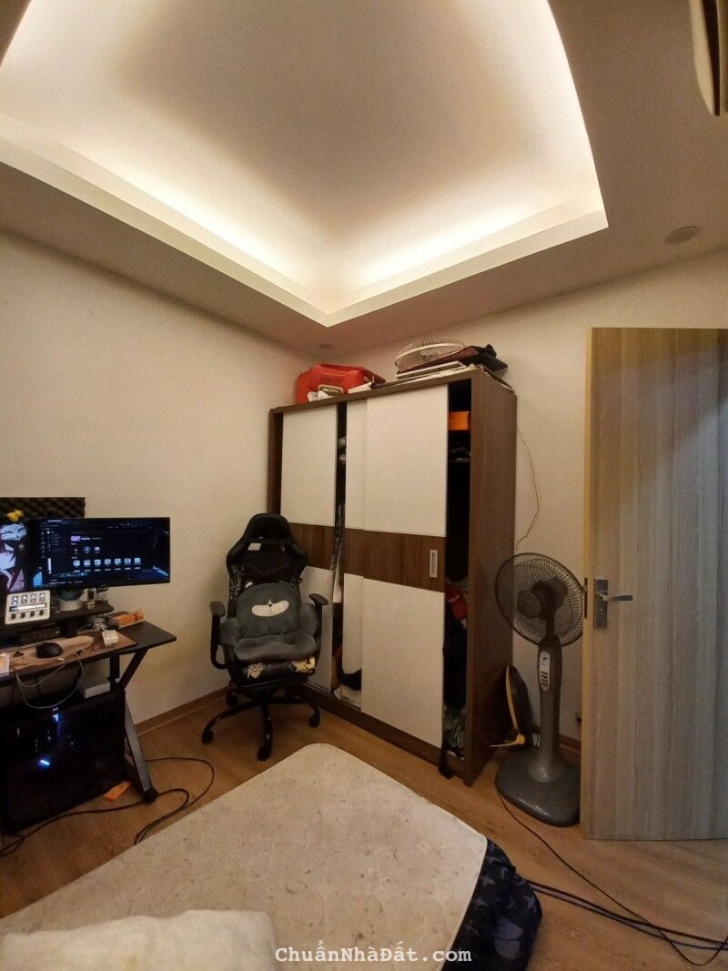 Cần bán căn hộ Kim Mã, Ba Đình 42m, full nội thất, gần phố chỉ 1.25 tỷ