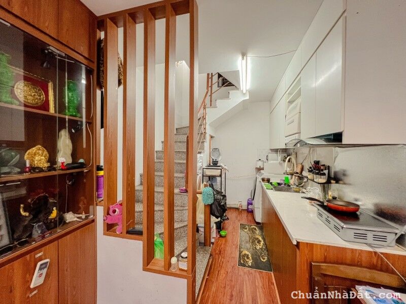 Bán nhà Trích Sài, Tây Hồ 32m, ngõ thông, gần phố, cạnh Hồ Tây chỉ 4.5 tỷ