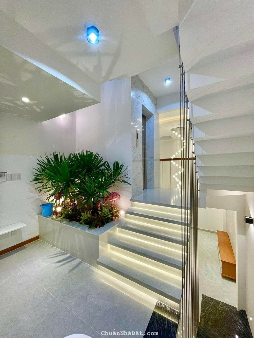 BÁN NHÀ NGUYỄN TƯ GIẢN, HẺM Ô TÔ, 67M2(4x17), 5 TẦNG, 5PN, GIÁ CHỈ 11.6 TỶ!