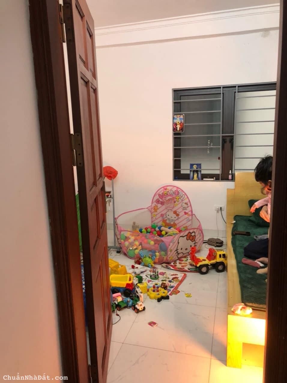 Bán nhà Yên Ngưu, Tựu Liệt, Huỳnh Cung, ngõ thông, ô tô đỗ cạnh nhà. Giá 2,76 tỷ Bán nhà Yên Ngưu, Tựu Liệt, Huỳnh Cung, ngõ thông, ô tô đỗ cạnh nhà. Giá 2,76 tỷ