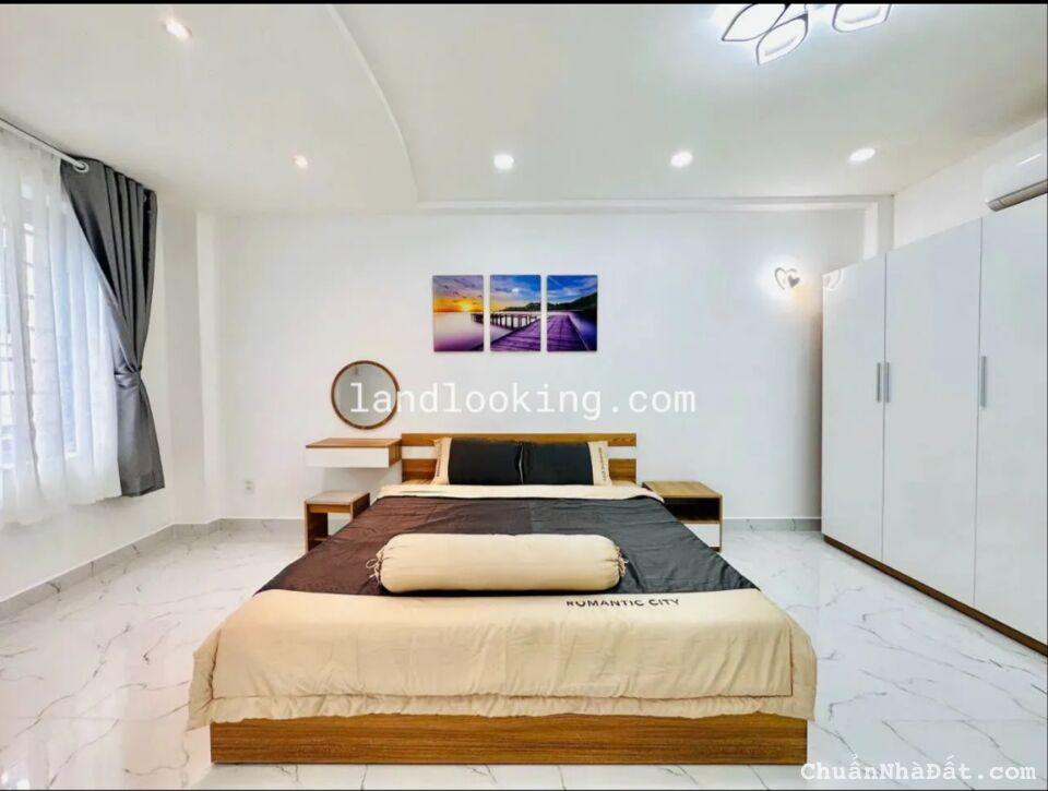 Bán gấp! căn nhà ngay Đai Học Tài Nguyên Môi Trường, đường Lê Văn Sỹ,P 10, Q Phú Nhuận. Giá 2 tỷ 3.