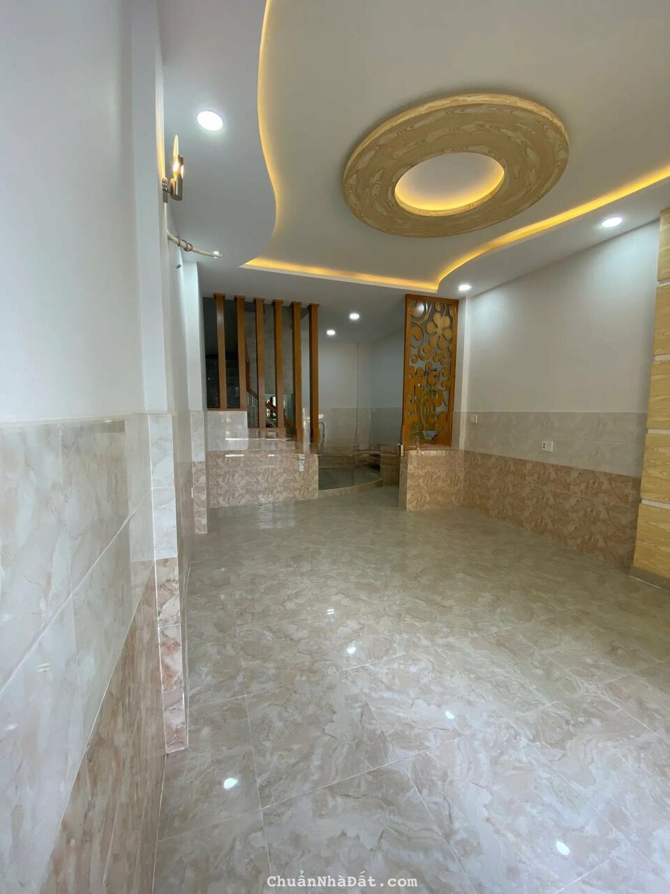 Chủ kẹt tiền cần bán gấp nhà 40m2 ngay gần Nowzone Đường Nguyễn Văn Cừ, Q5, gồm 2 tầng, 4PN, hẻm 6m