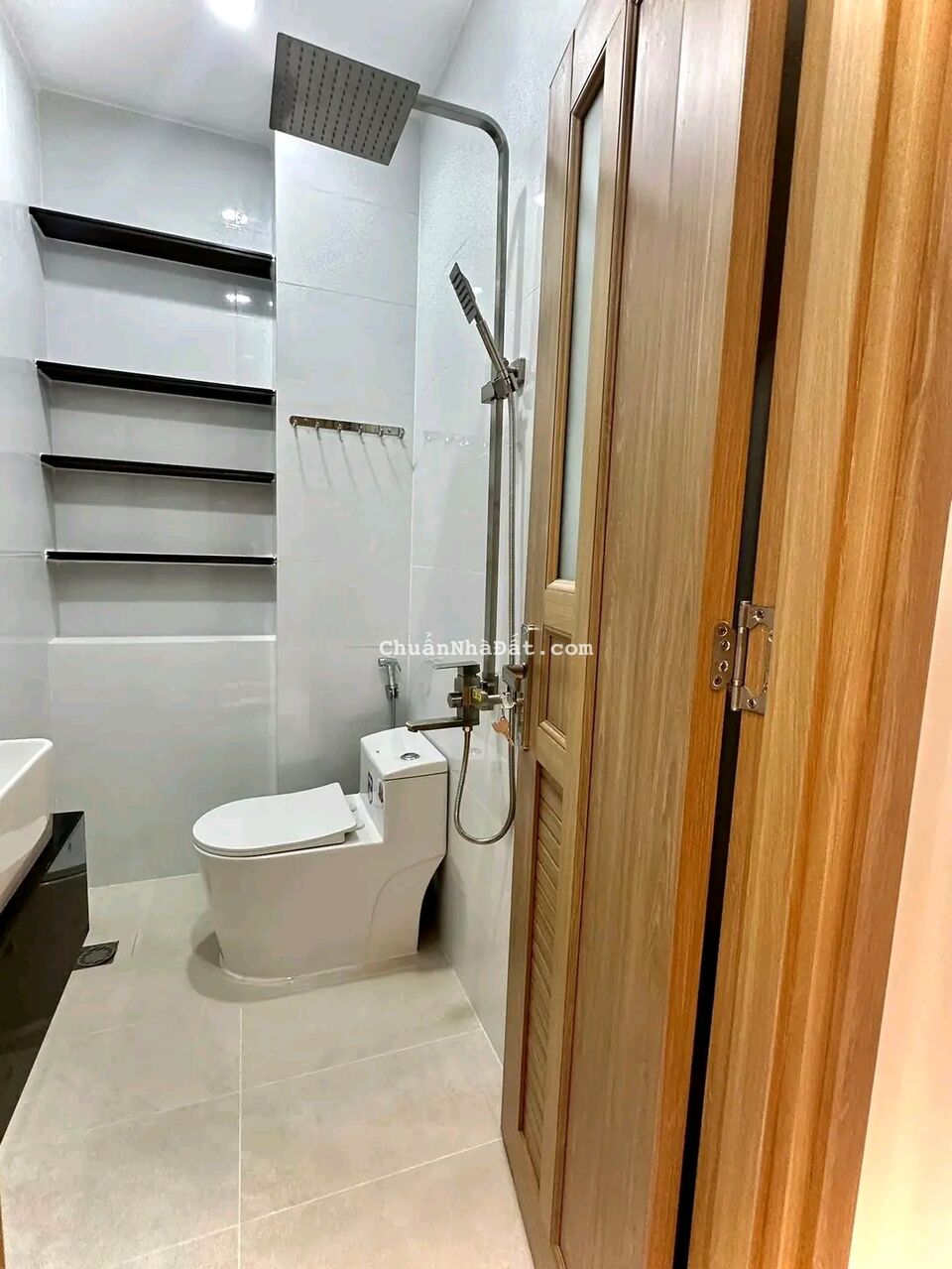 Chủ kẹt tiền cần bán gấp nhà ngay Công Trường Quốc Tế Dt 182.3m2, đường Phạm Ngọc Thạch, Q3.hẻm 6m.