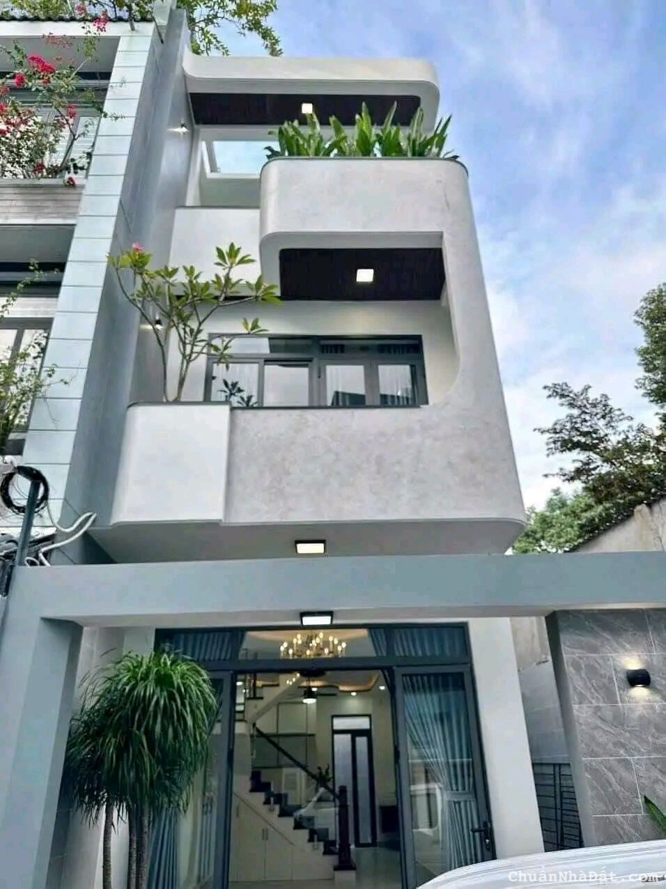 Chủ kẹt tiền cần bán gấp nhà ngay Công Trường Quốc Tế Dt 182.3m2, đường Phạm Ngọc Thạch, Q3.hẻm 6m.