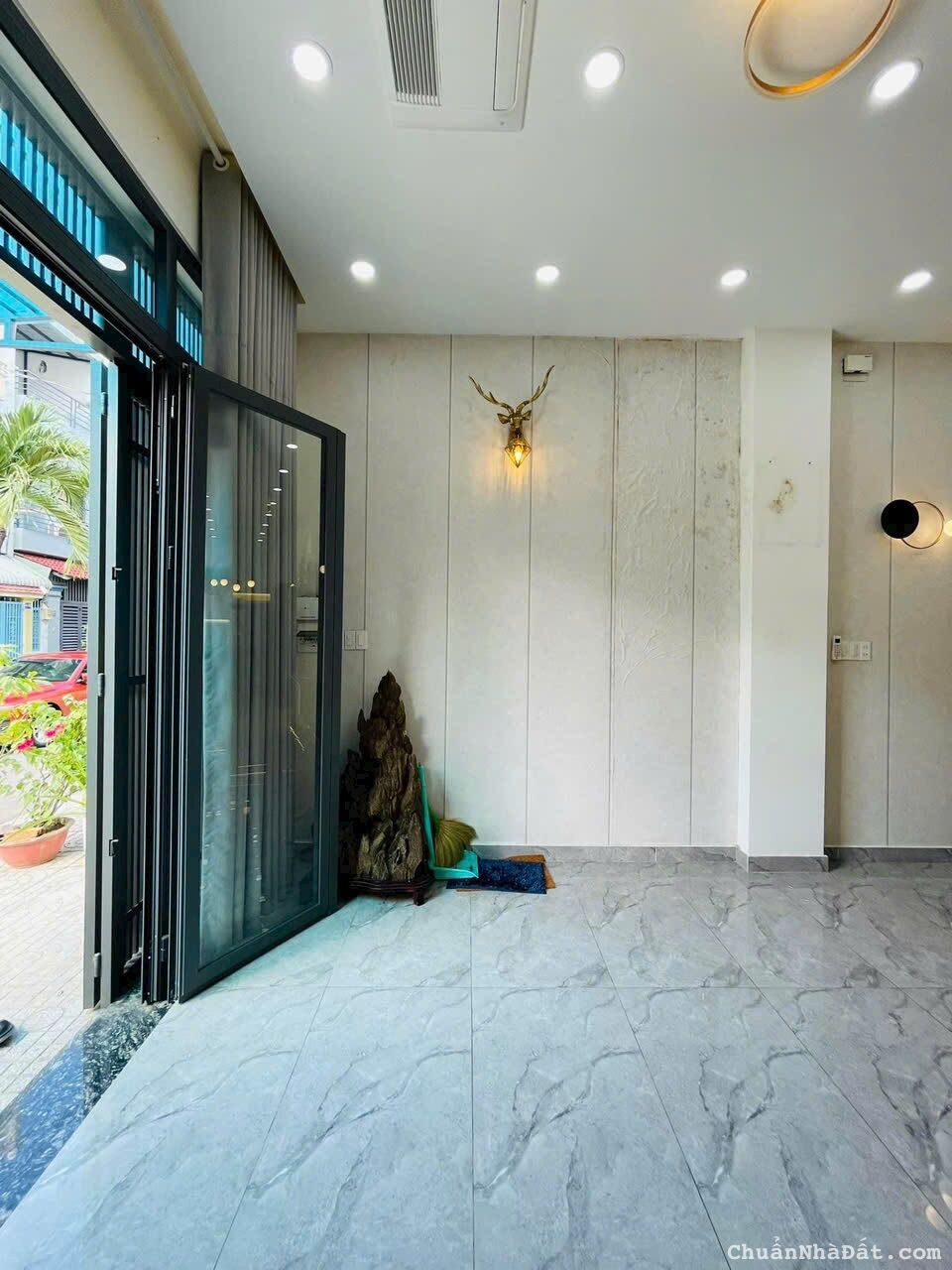 Cần bán gấp trong tuần nhà 64m2 ngay Sư Vạn Hạnh mall, đường Sư Vạn Hạnh P12, Q10. Giả chỉ 3 tỷ 860