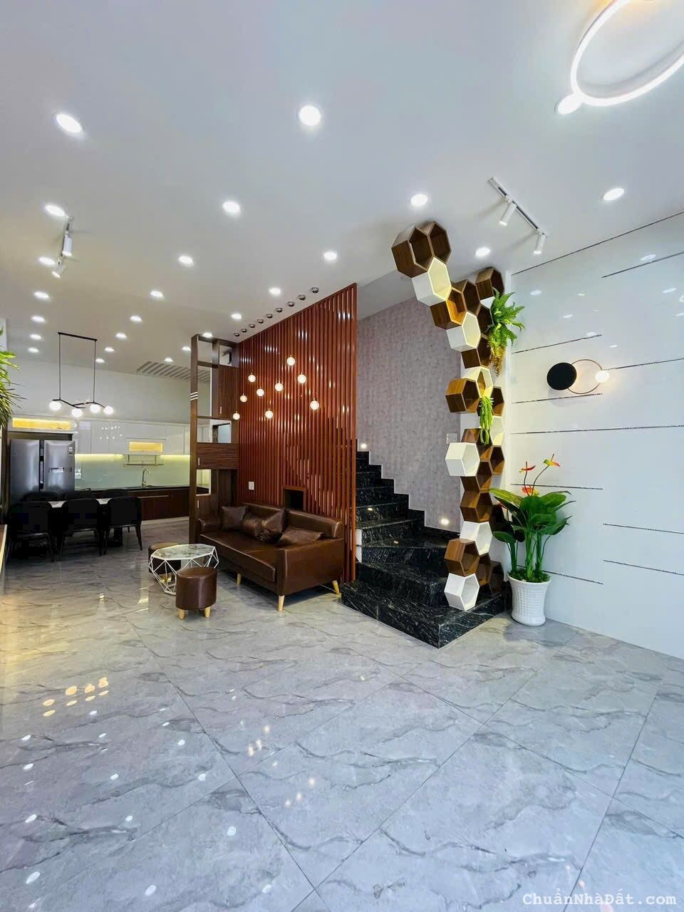 Cần bán gấp trong tuần nhà 64m2 ngay Sư Vạn Hạnh mall, đường Sư Vạn Hạnh P12, Q10. Giả chỉ 3 tỷ 860