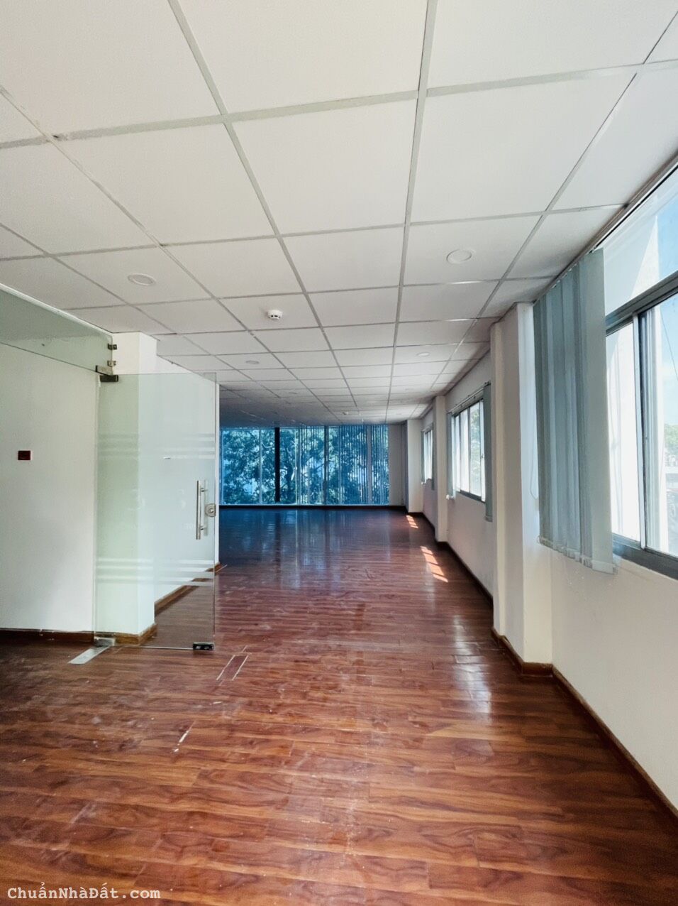 Cho thuê văn phòng sàn 105m2 tòa nhà 51 Võ Văn Tần, P. Võ Thị Sáu, Quận 3 - chỉ 40 triệu/th