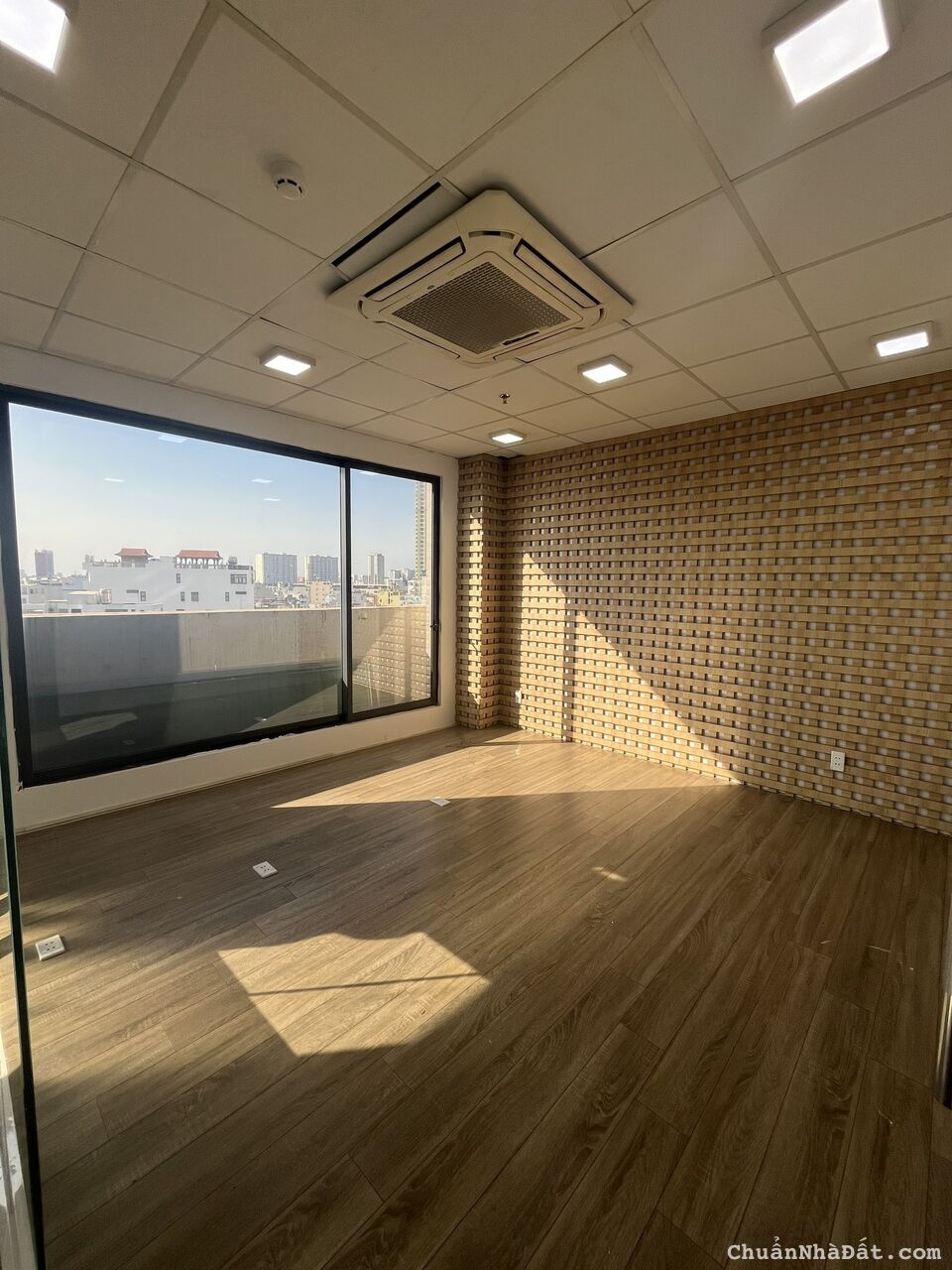 CHO THUÊ VĂN PHÒNG  ĐƯỜNG NGUYỄN HỮU CẢNH TRUNG TÂM QUẬN BÌNH THẠNH