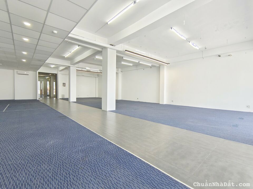 Cho thuê văn phòng Quận Bạnh diện tích 155m2 mặt tiền Building Nguyễn Xí 