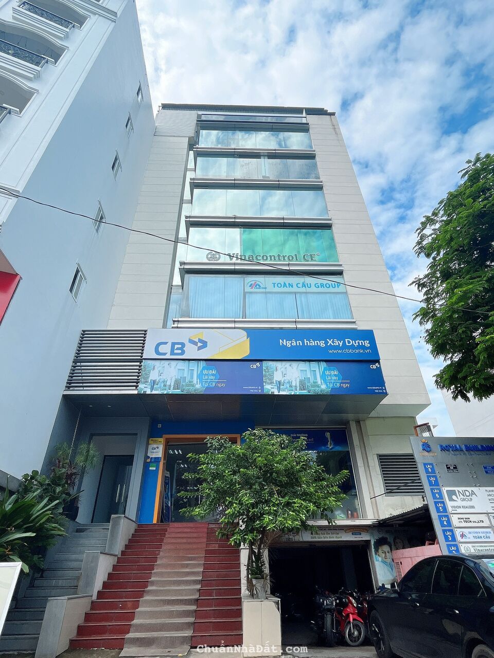 Cho thuê văn phòng Quận Bạnh diện tích 155m2 mặt tiền Building Nguyễn Xí 