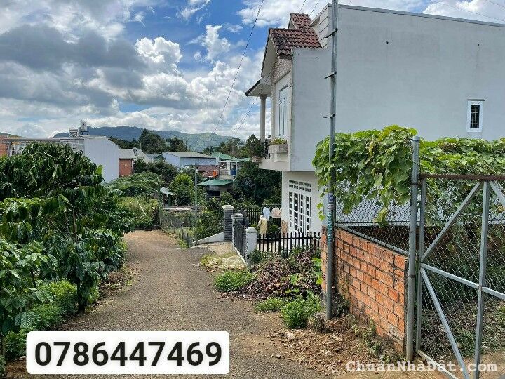 nền đẹp trung tâm  Bảo Lộc .cần bán