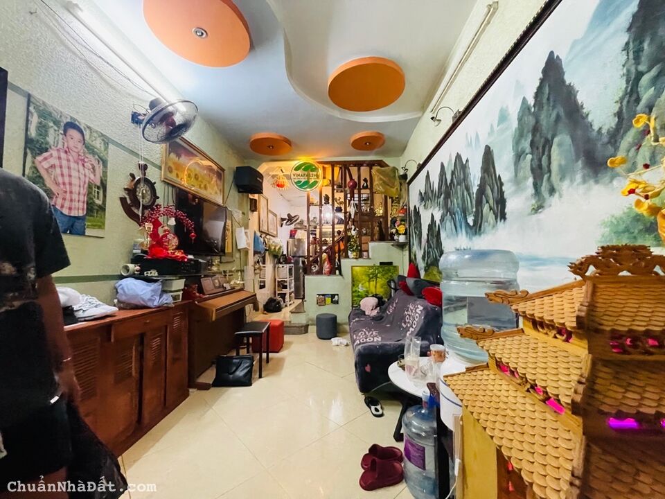 Bán nhà ngõ nông rộng phố Cầu Giấy diện tích 31m2 giá bán 5,5 tỷ