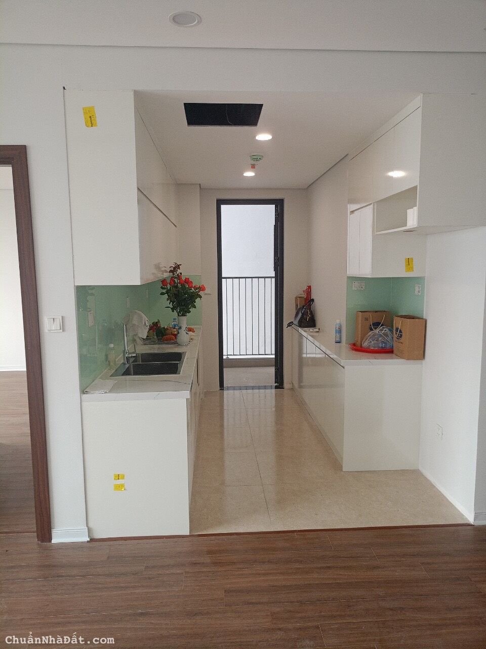     Cho thuê căn hộ Bình Minh Garden 93 Đức Giang, S: 100m2 2N 2WC. Giá: 10tr