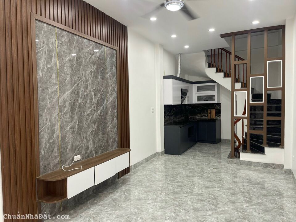 Cho thuê nhà riêng phố Nguyễn Lam Phúc Đồng 9tr 3pn 0976620540