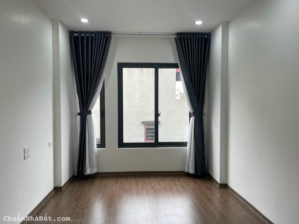 Cho thuê nhà riêng phố Nguyễn Lam Phúc Đồng 9tr 3pn 0976620540