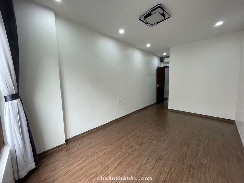 Cho thuê nhà riêng phố Nguyễn Lam Phúc Đồng 9tr 3pn 0976620540