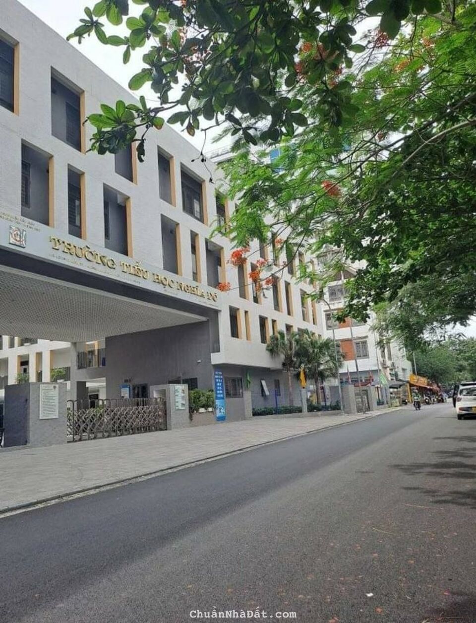 Cho thuê nhà mặt phố Nghĩa Đô Cầu Giấy 68m x 4T x 39tr,  kinh doanh tốt