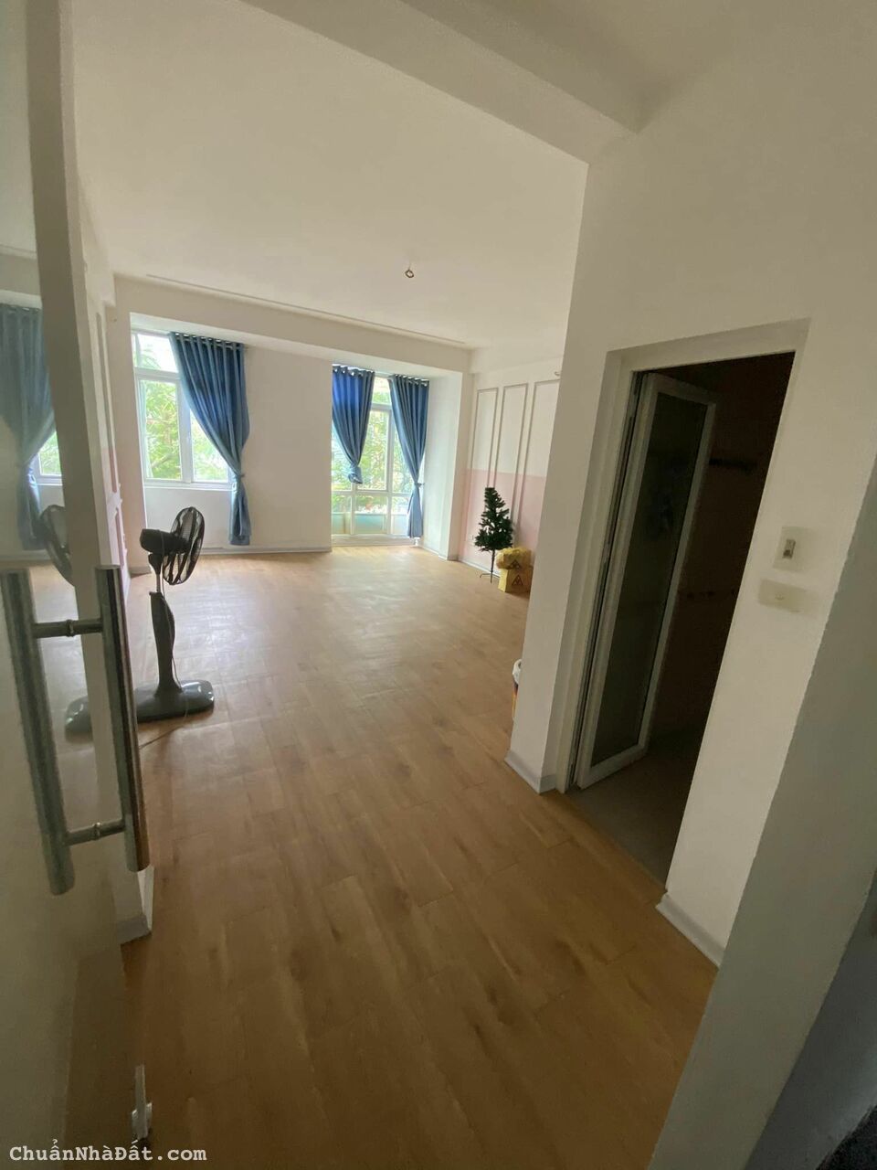 Cho thuê nhà MP Vũ Tông Phan - Thanh Xuân  50m x 5T giá 25tr, vỉa hè rộng rãi, KD 