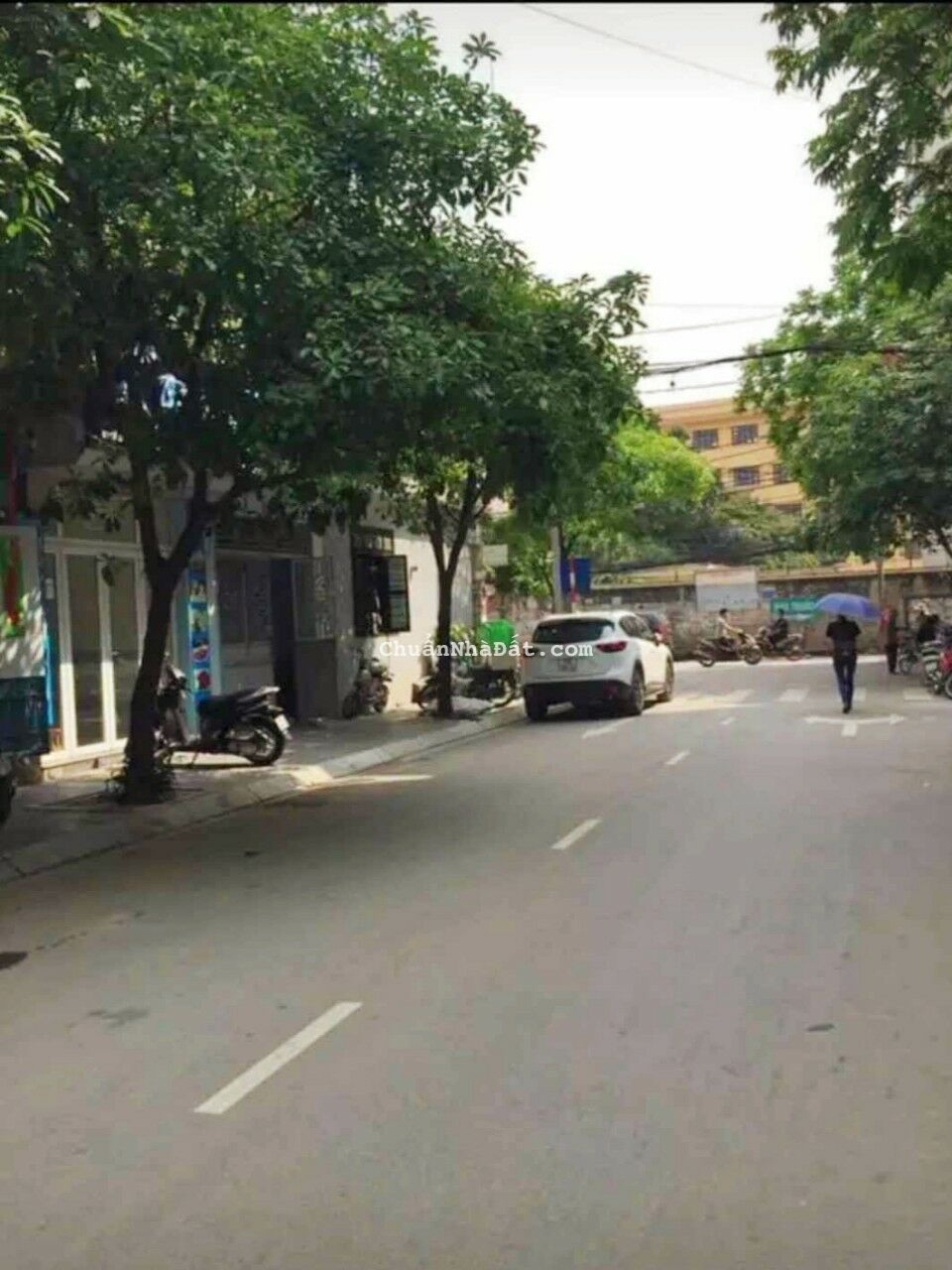 Cho thuê nhà Cầu Giấy mặt phố Dương Khuê 50m x 4T giá 20tr, vỉa hè, ô tô tránh