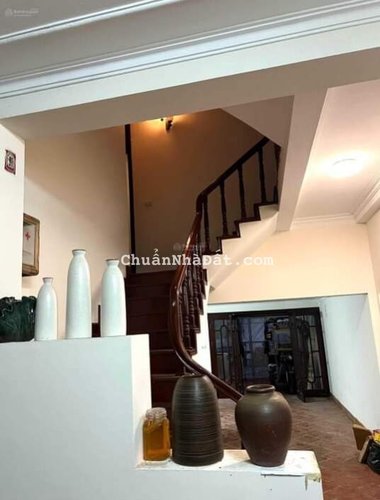 Cho thuê nhà mặt phố Nguyễn Khang - Cầu Giấy - 130m - 4 tầng - 35 triệu - có hầm
