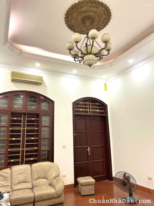 Cho thuê nhà mặt phố Nguyễn Khang - Cầu Giấy 130m x 4T giá 35tr, có hầm, KD, CHDV... Cho thuê nhà mặt phố Nguyễn Khang - Cầu Giấy 130m x 4T giá 35tr, có hầm, KD, CHDV...