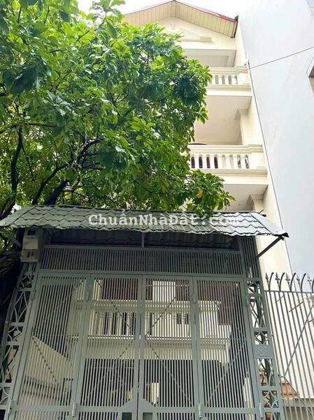 Cho thuê nhà  mặt đường có sân vườn, gara ô tô  Nguyễn Khang, Cầu Giấy 130m x 4T giá 40tr