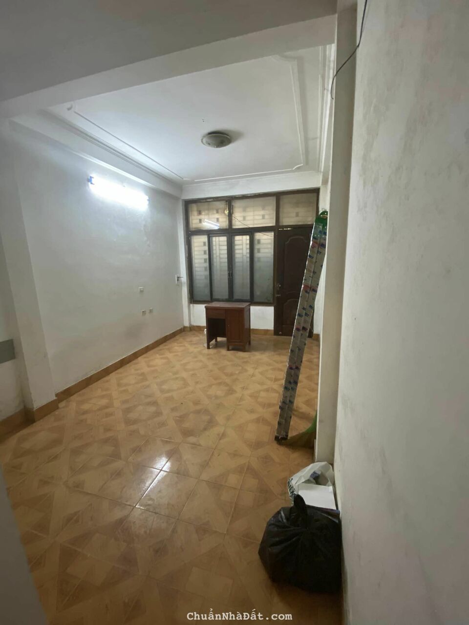 Cho thuê nhà mặt phố Nguyễn Trãi - Thanh Xuân 50M X 3T giá 26tr, vỉa hè, KD, oto dừng đỗ