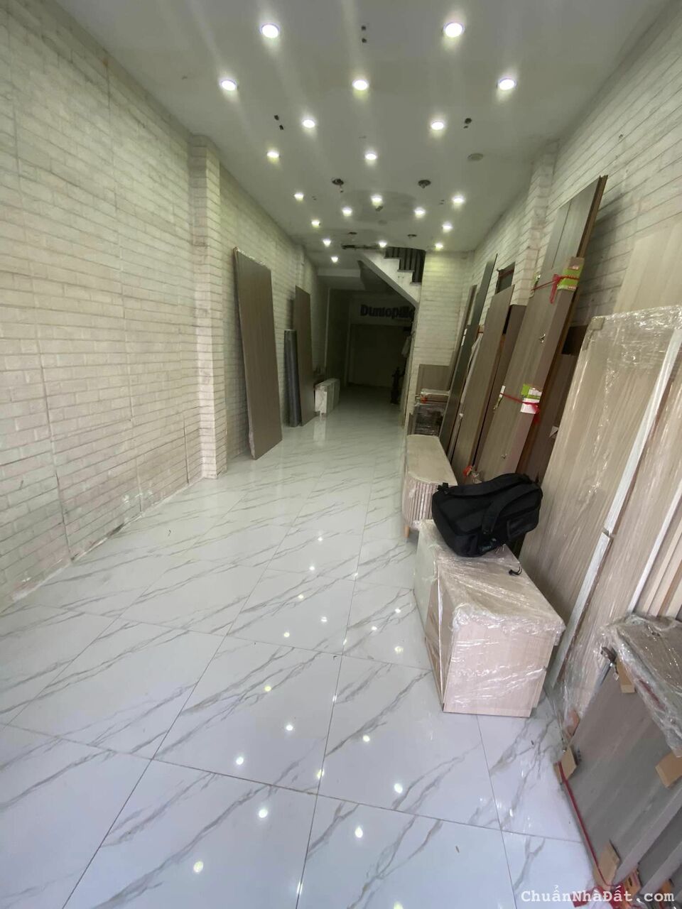 Cho thuê nhà mặt phố Nguyễn Trãi - Thanh Xuân 50M X 3T giá 26tr, vỉa hè, KD, oto dừng đỗ