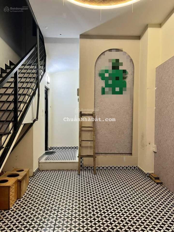 Cho thuê nhà mặt phố Nguyễn Văn Huyên Cầu Giấy 30m x 5T giá 20 triệu - THANG MÁY, KD