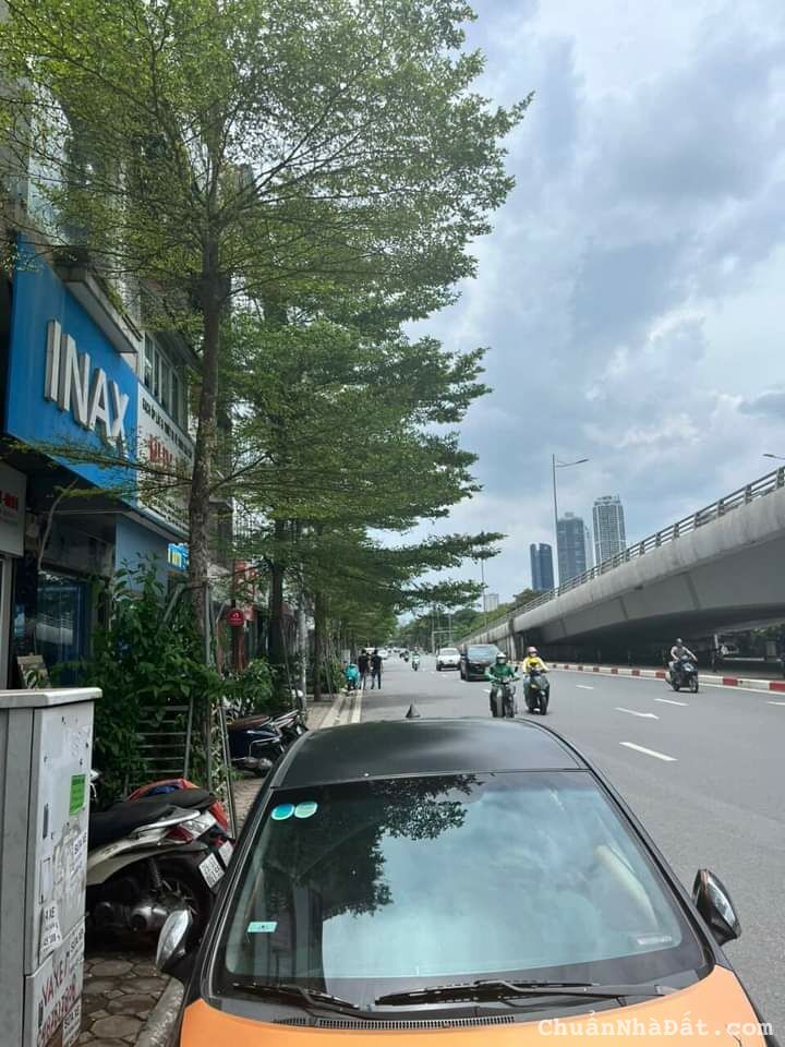 Cho thuê nhà mặt phố Nguyễn Văn Huyên Cầu Giấy 30m x 5T giá 20 triệu - THANG MÁY, KD