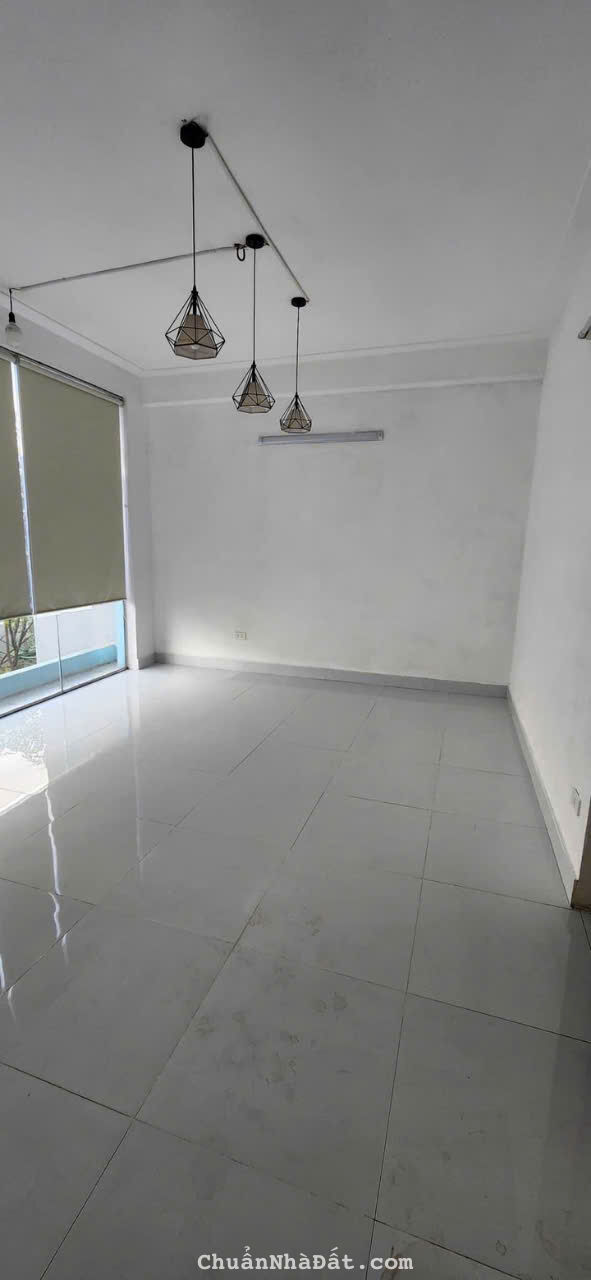 Cho thuê nhà mặt phố Phạm Văn Đồng Cầu Giấy 40m x 4T giá 20 triệu, kinh doanh tốt Cho thuê nhà mặt phố Phạm Văn Đồng Cầu Giấy 40m x 4T giá 20 triệu, kinh doanh tốt