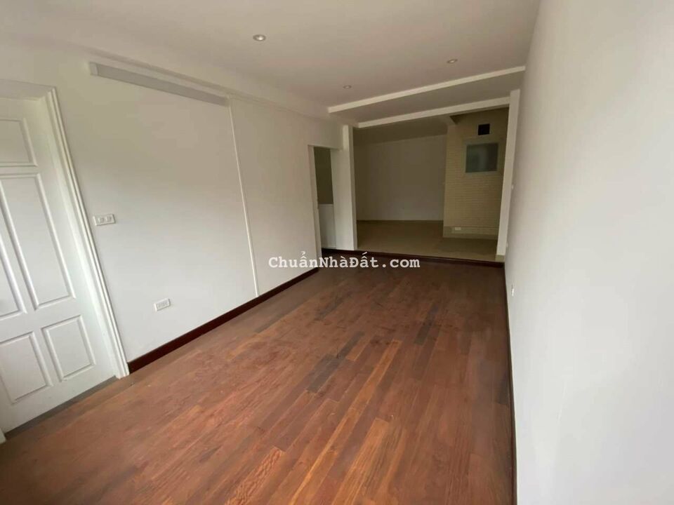 Cho thuê nhà mặt phố Quan Hoa, Cầu Giấy 50M X5.5T giá 30TR, vỉa hè, kinh doanh đỉnh