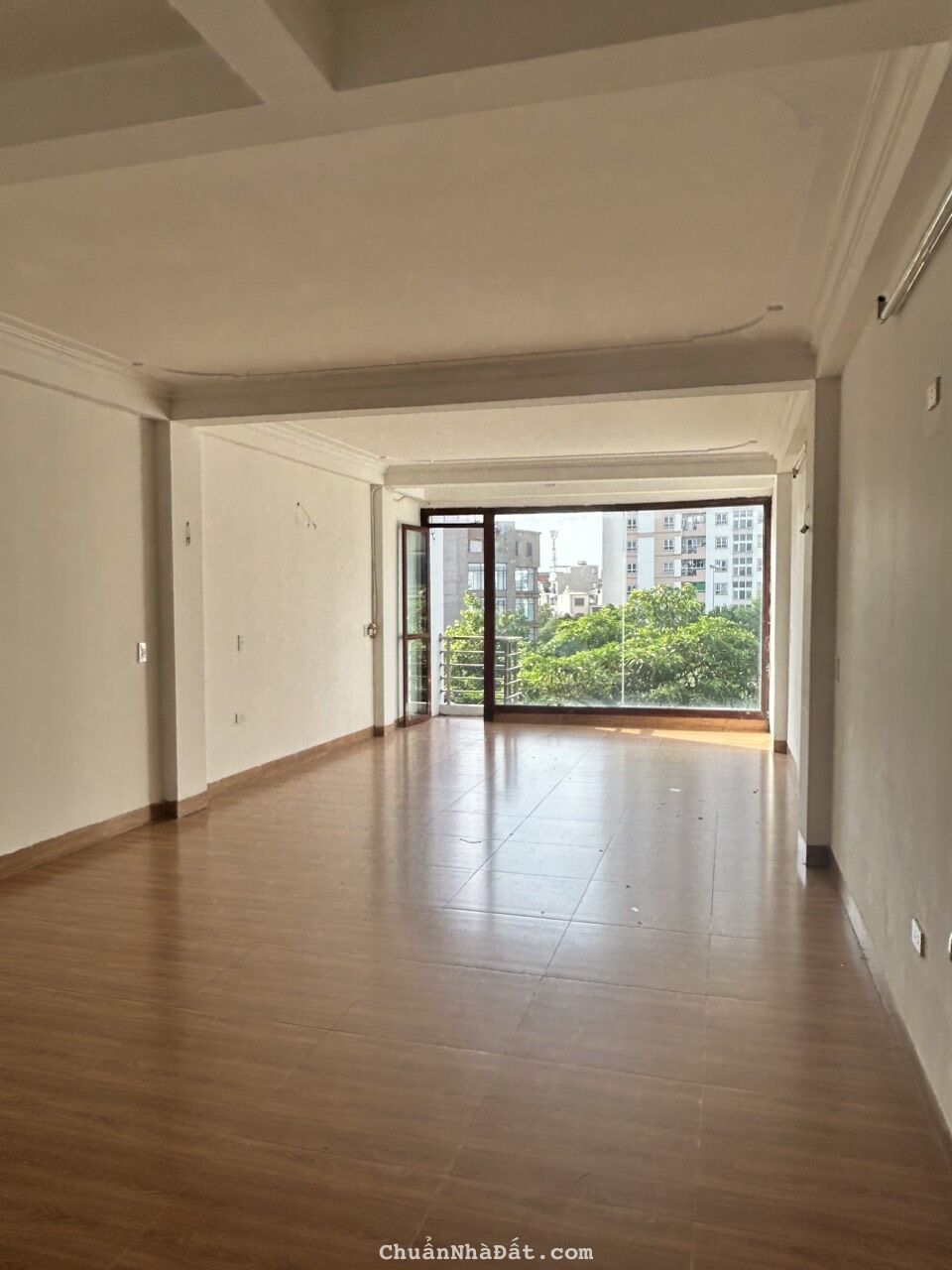 Cho thuê nhà mặt đường đôi Tân Mai, Hoàng Mai 80M x 6T, BÁN HẦM, THANG MÁY, vỉa hè