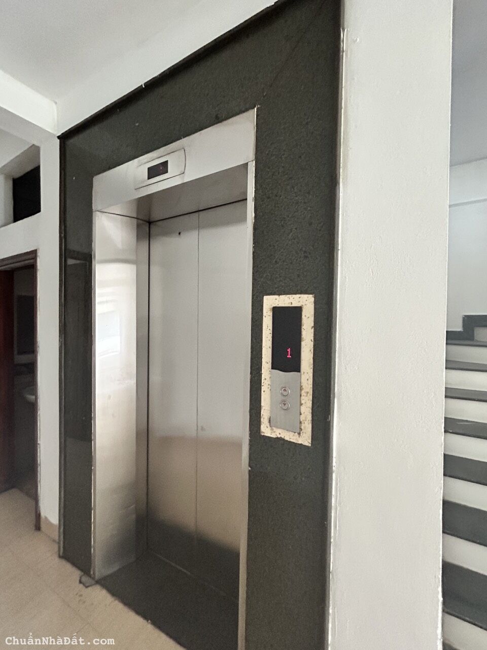 Cho thuê nhà mặt đường đôi Tân Mai, Hoàng Mai 80M x 6T, BÁN HẦM, THANG MÁY, vỉa hè