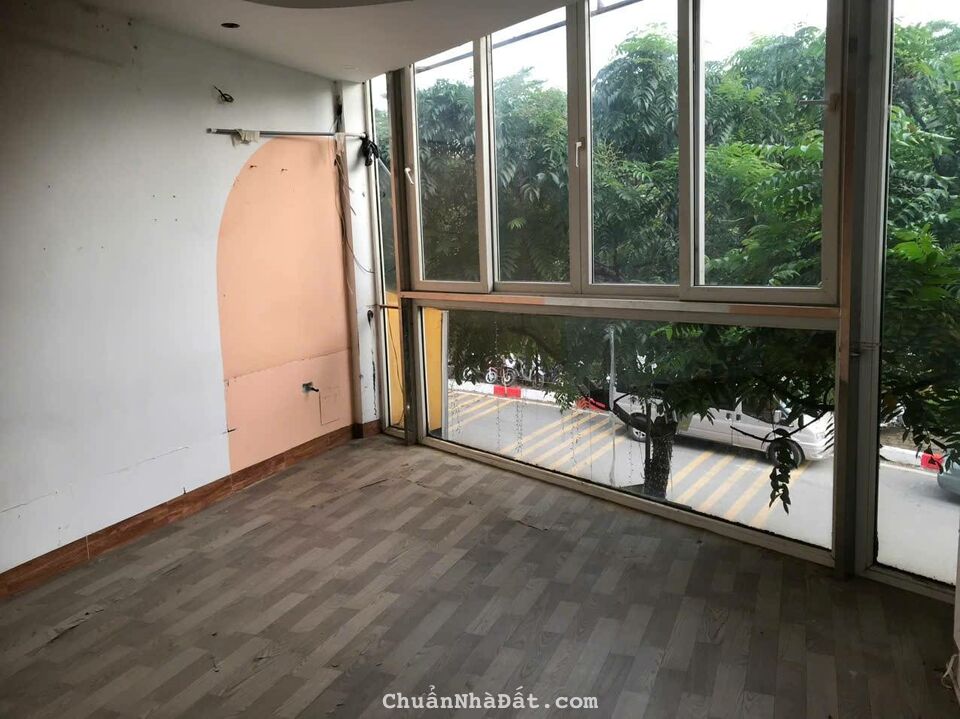 Cho Thuê nhà mặt phố  Võ Chí Công, Cầu Giấy 26m x 5T - MT 5m giá 15tr, KD đỉnh