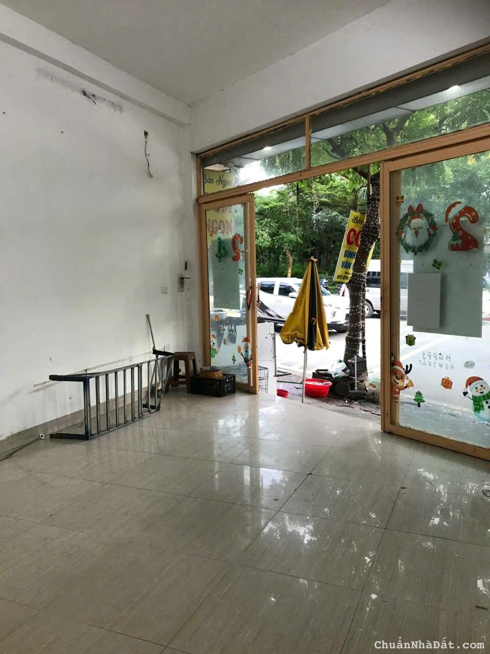 Cho Thuê nhà mặt phố  Võ Chí Công, Cầu Giấy 26m x 5T - MT 5m giá 15tr, KD đỉnh