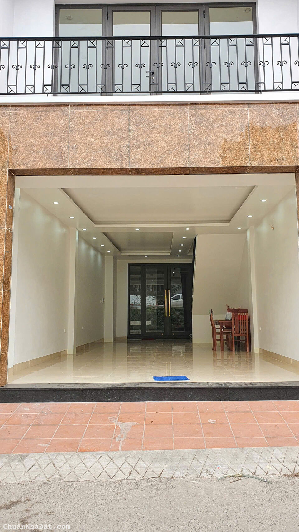 Cho thuê nhà mặt đường Âu Cơ, Tây Hồ 50M x 3T giá 20tr, kinh doanh đa dạng Cho thuê nhà mặt đường Âu Cơ, Tây Hồ 50M x 3T giá 20tr, kinh doanh đa dạng