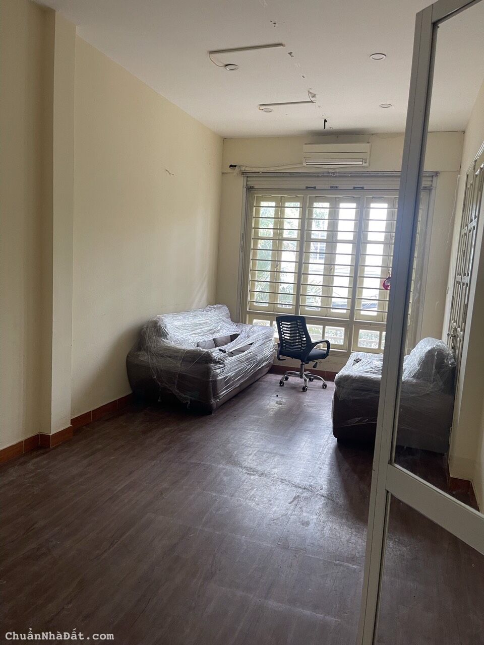 Cho thuê nguyên căn mặt phố Đông Quan, Cầu Giấy - 80m2 x 4 tầng - 22tr, KD mọi loại hình