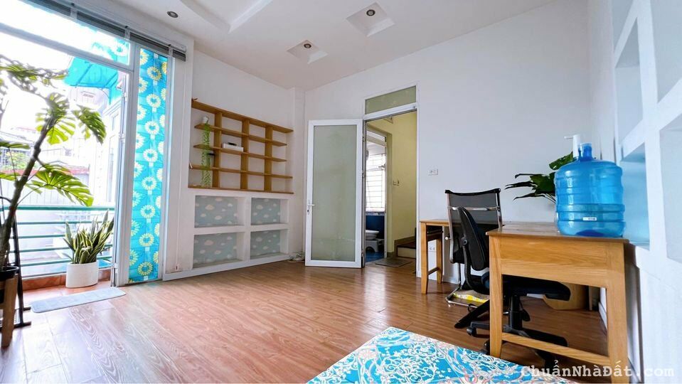 Cho thuê nhà đẹp 5 tầng full đồ Thổ Quan, Đống Đa 28m x 5T giá 14tr, 5m ra ô tô