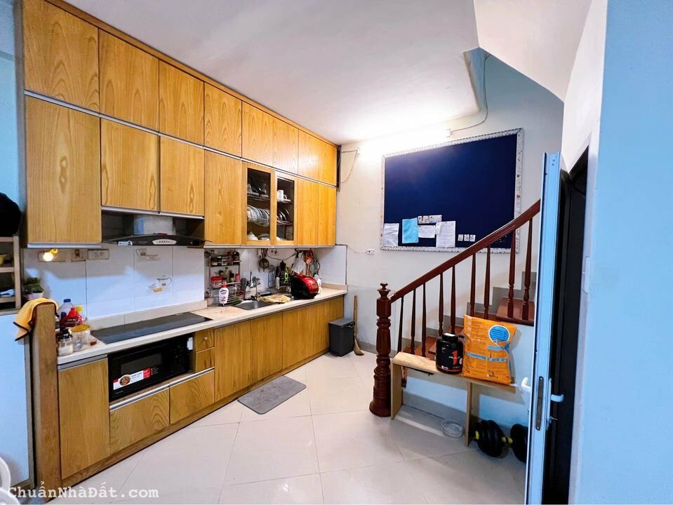 Cho thuê nhà đẹp 5 tầng full đồ Thổ Quan, Đống Đa 28m x 5T giá 14tr, 5m ra ô tô