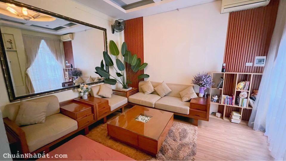 Cho thuê nhà đẹp 5 tầng full đồ Thổ Quan, Đống Đa 28m x 5T giá 14tr, 5m ra ô tô