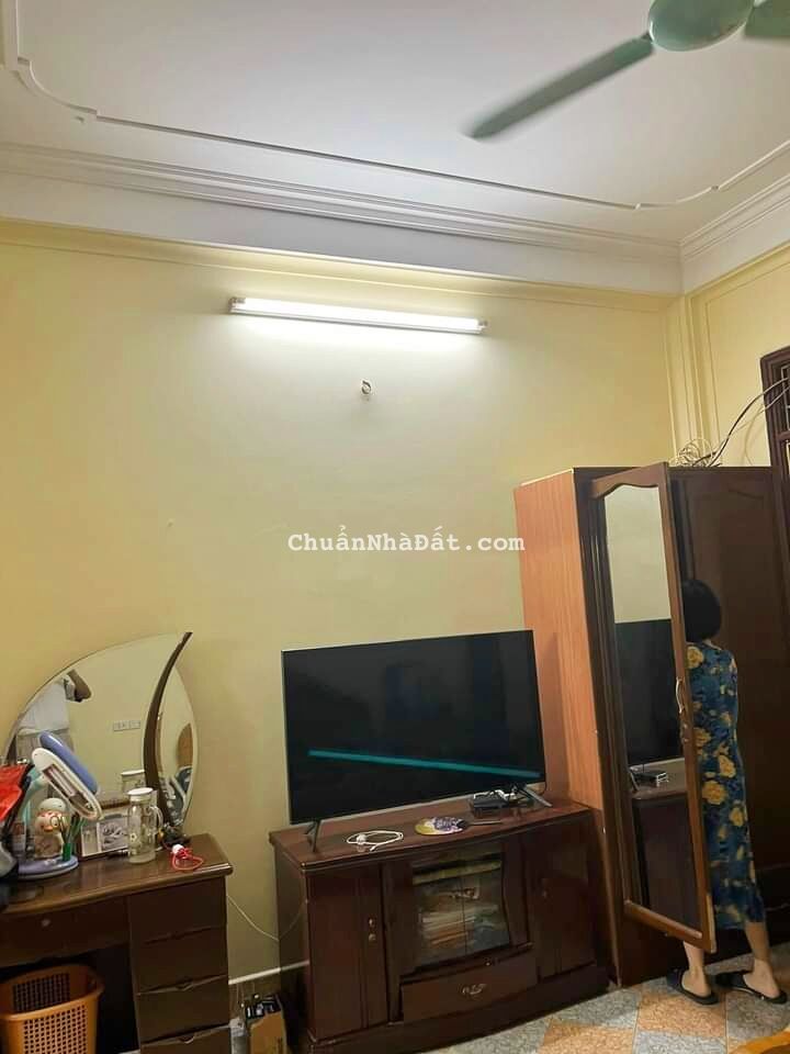 Cho thuê nhà Cầu Giấy phố Nghĩa Đô 100m x 5T, ô tô, kinh doanh