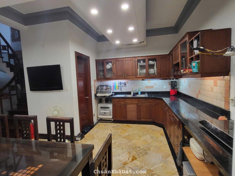 Cho thuê nhà ngõ ô tô, sân vườn Lạc Trung Hai Bà Trưng 120m x 4T giá 37tr, vỉa hè, KD