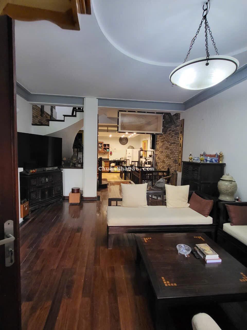 Cho thuê nhà ngõ ô tô, sân vườn Lạc Trung Hai Bà Trưng 120m x 4T giá 37tr, vỉa hè, KD