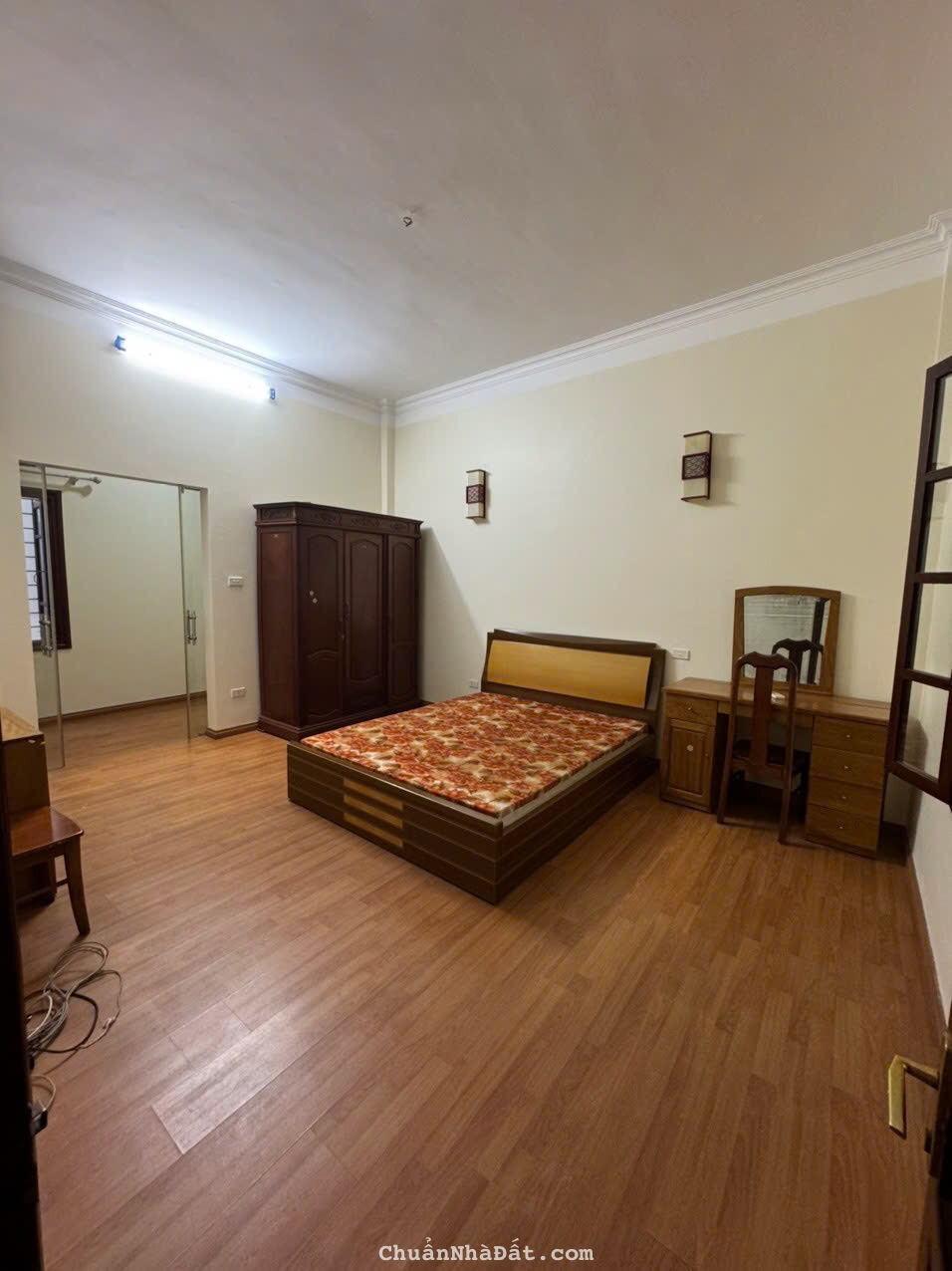 Cho thuê nhà ở đường Bưởi, ngõ ô tô, gần công viên Thủ Lệ, Ba Đình 120m x 4T giá 26TR