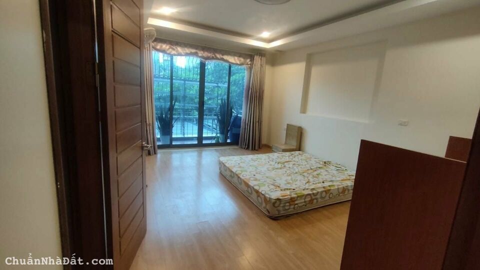 Cho thuê liền kề đẹp ngõ 553 Giải Phóng Hai Bà Trưng 140m x 4T giá 40tr vỉa hè, ô tô tránh