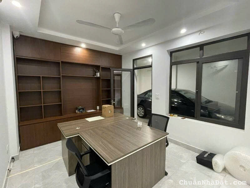 Cho thuê nhà Nguyễn Bá Khoản Yên Hòa, Cầu Giấy 85M X 3T, MT 7.2m giá 36tr, vỉa hè, ô tránh