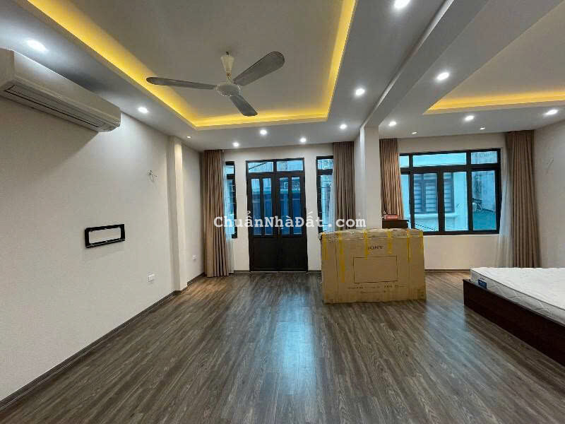 Cho thuê nhà Nguyễn Bá Khoản Yên Hòa, Cầu Giấy 85M X 3T, MT 7.2m giá 36tr, vỉa hè, ô tránh