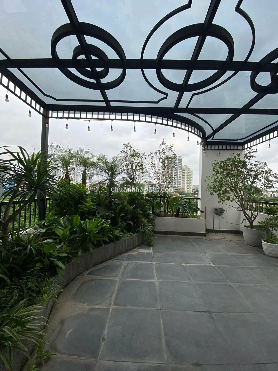 Cho thuê tòa nhà Hoàng Quốc Việt, Cầu Giấy 100m x 6T giá 60TR, THANG MÁY, xây mới, ô tô